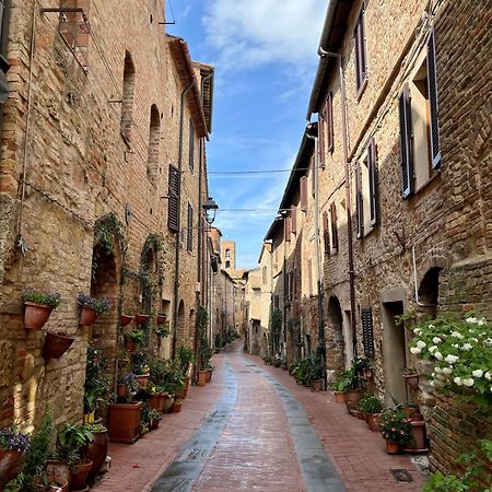 Appartamento Mirella In Centro Storico Casole dʼElsa Esterno foto